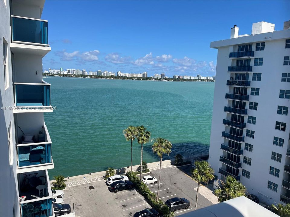For Sale: $294,000 (1 beds, 1 baths, 825 Square Feet)