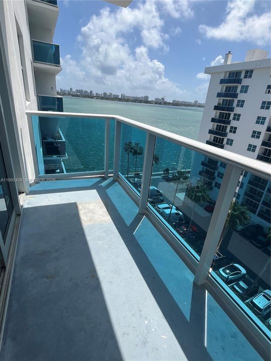 For Sale: $294,000 (1 beds, 1 baths, 825 Square Feet)