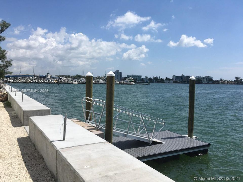 For Sale: $294,000 (1 beds, 1 baths, 825 Square Feet)