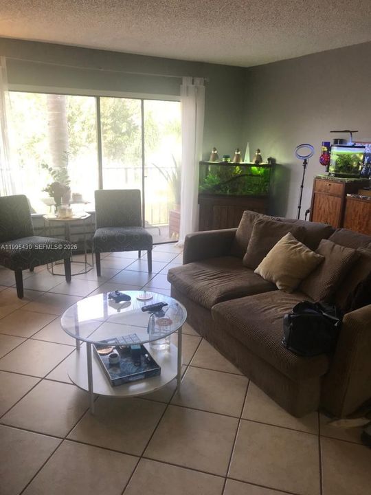 Activo con contrato: $230,000 (1 camas, 1 baños, 670 Pies cuadrados)
