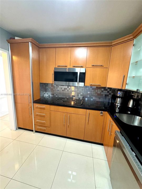 Activo con contrato: $355,000 (1 camas, 1 baños, 847 Pies cuadrados)