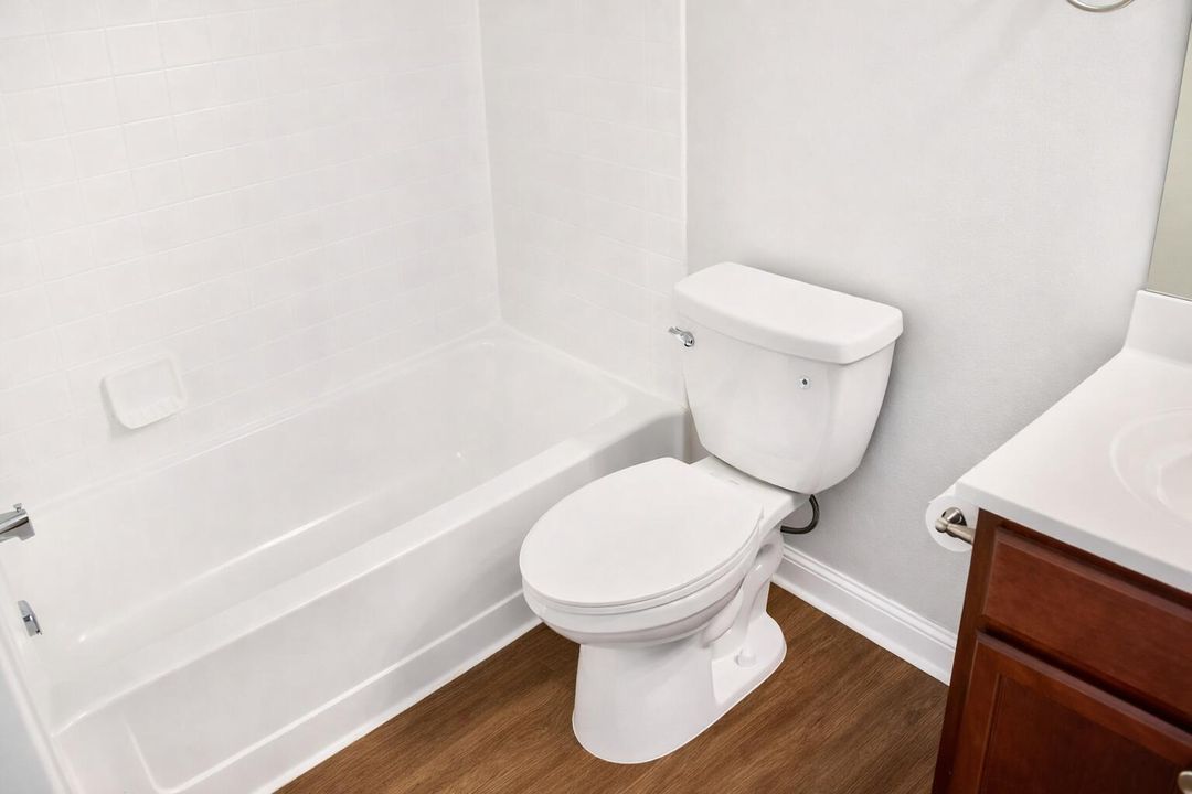 Bathroom 1 with tub