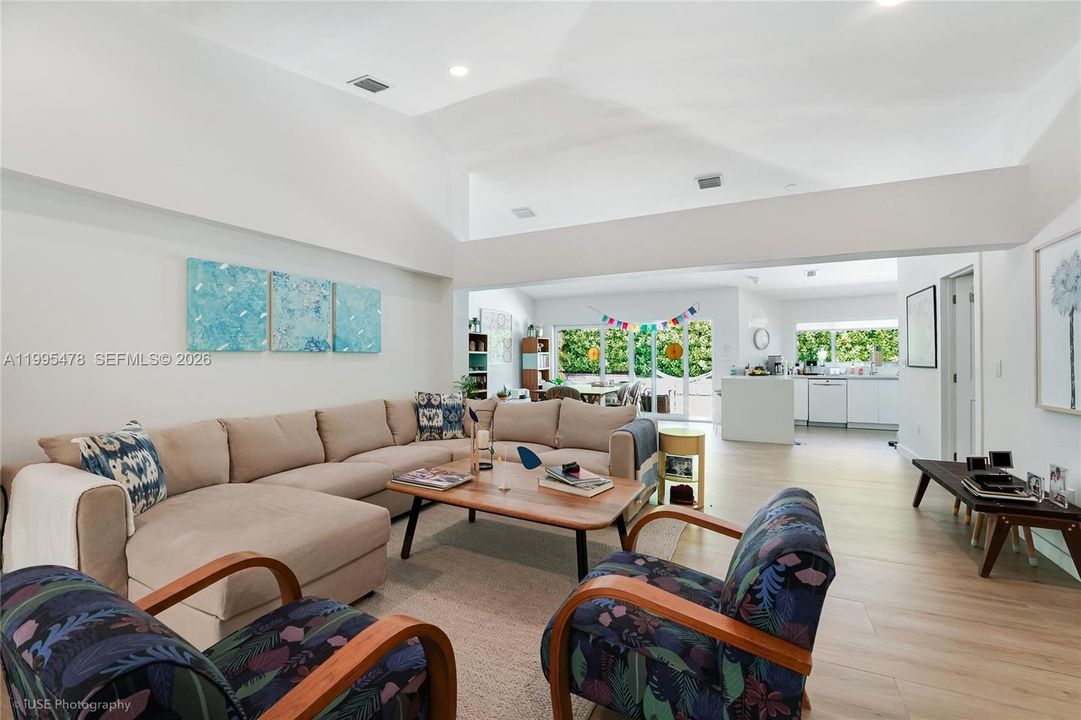 Activo con contrato: $19,500 (5 camas, 5 baños, 2779 Pies cuadrados)