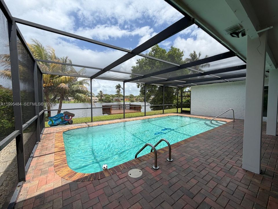 Recientemente alquilado: $4,600 (5 camas, 3 baños, 1762 Pies cuadrados)