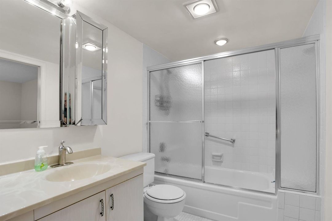 MAIN BATHROOM