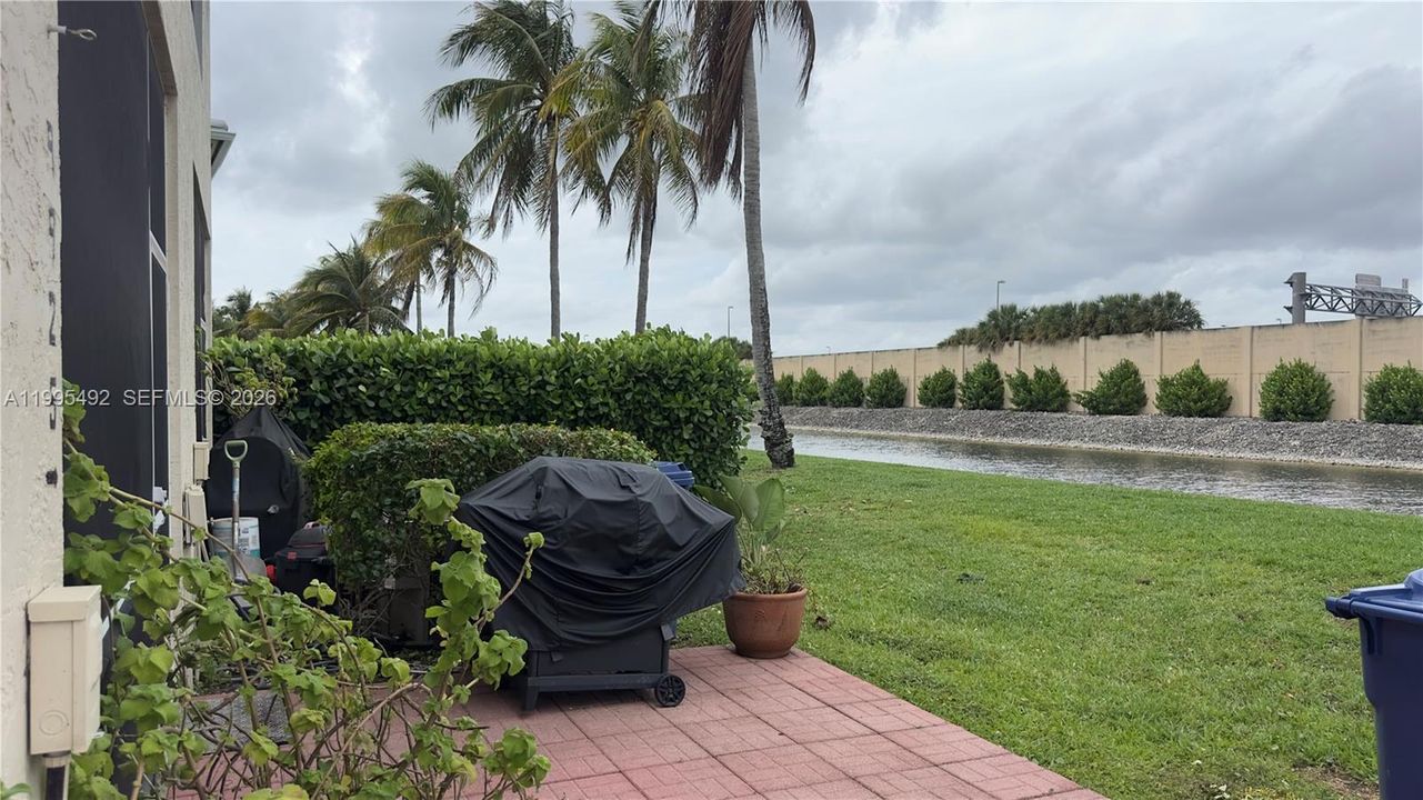 For Sale: $405,000 (3 beds, 2 baths, 1170 Square Feet)