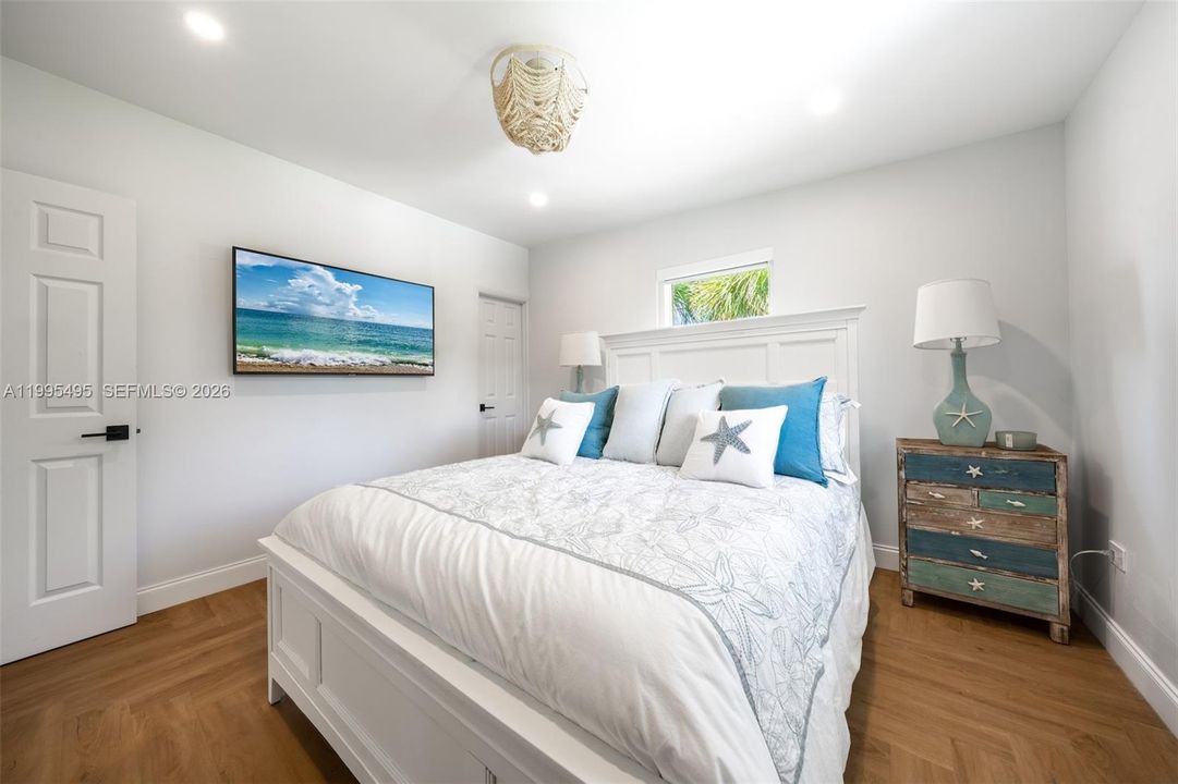 For Sale: $3,499,999 (3 beds, 3 baths, 2130 Square Feet)