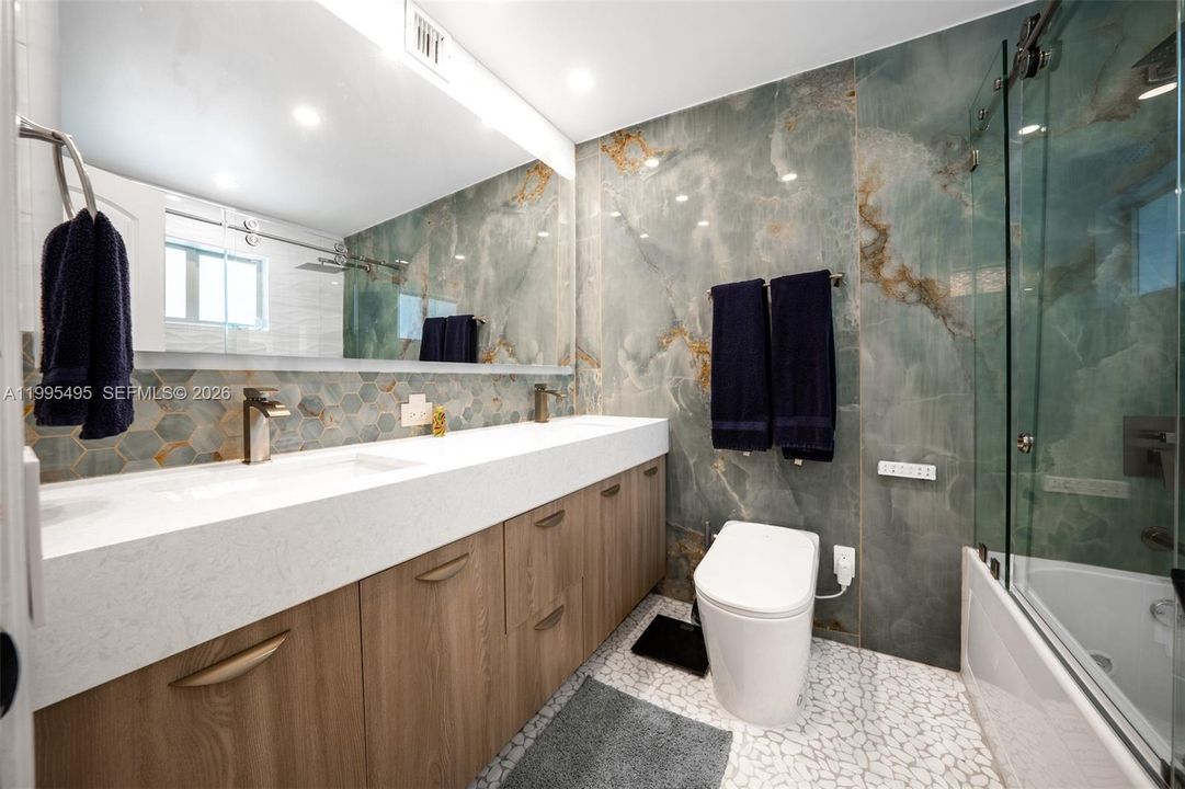 For Sale: $3,499,999 (3 beds, 3 baths, 2130 Square Feet)