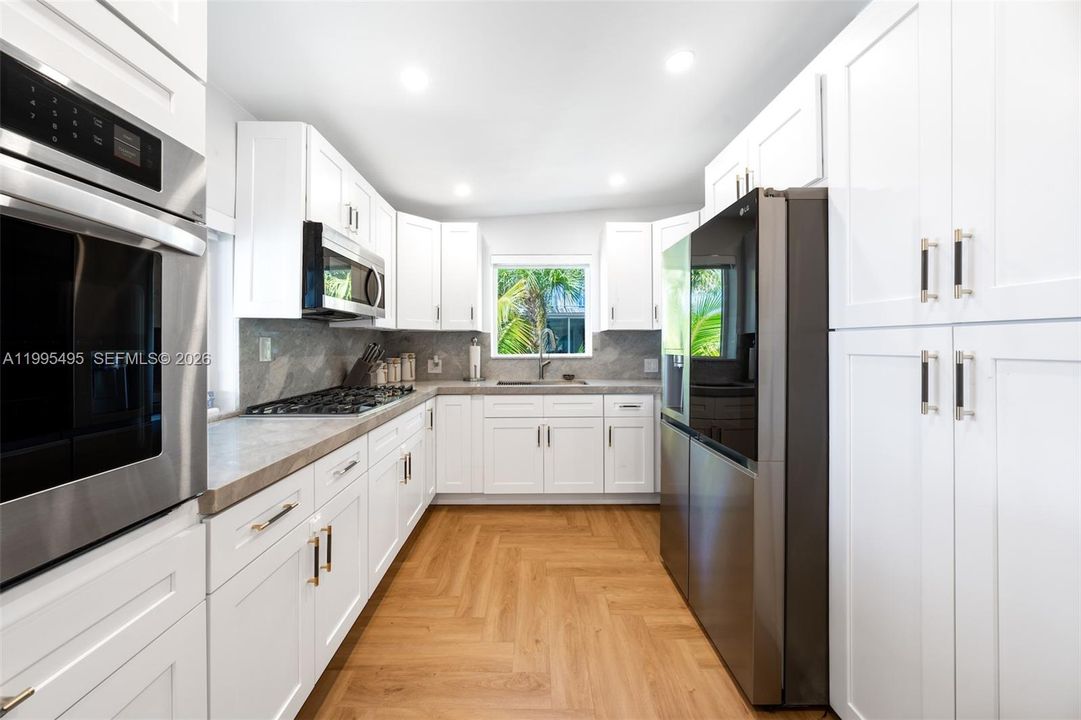 For Sale: $3,499,999 (3 beds, 3 baths, 2130 Square Feet)