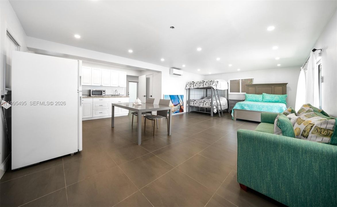 For Sale: $3,499,999 (3 beds, 3 baths, 2130 Square Feet)