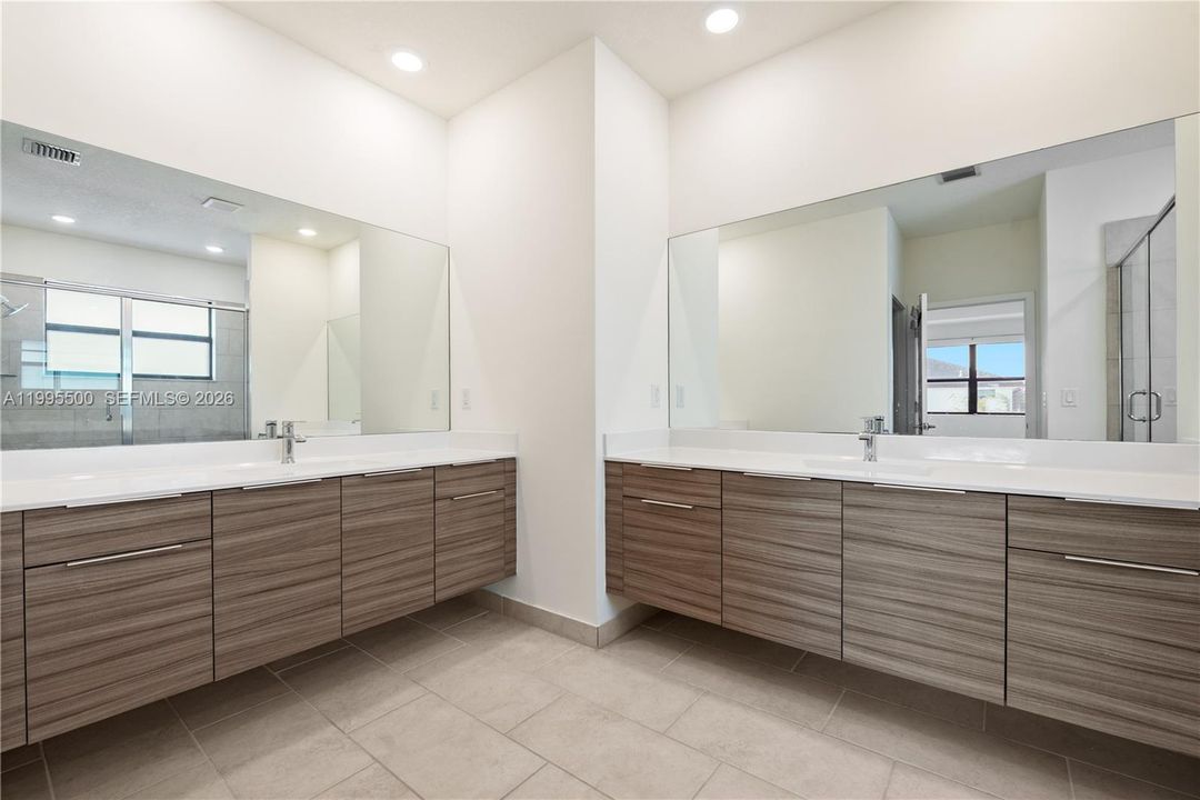 Active With Contract: $6,500 (5 beds, 3 baths, 3050 Square Feet)