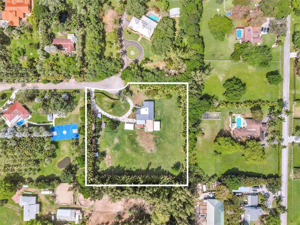 В аренду: $7,500 (4 спален, 2 ванн, 2854 Квадратных фут)
