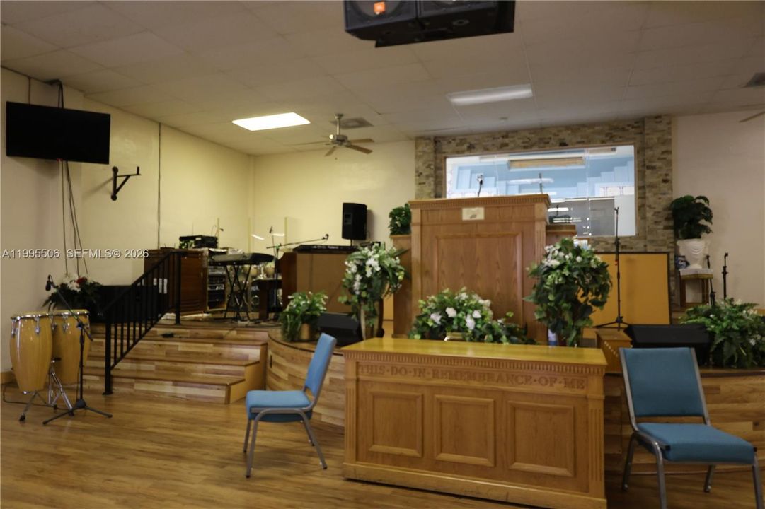 В аренду: $6,000 (0 спален, 0 ванн, 0 Квадратных фут)