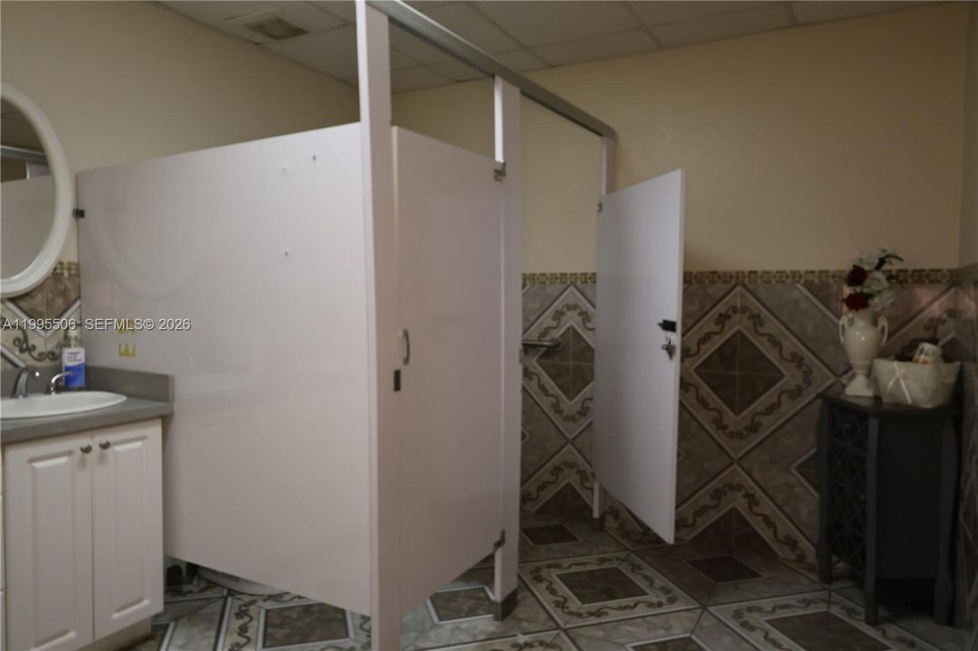 В аренду: $6,000 (0 спален, 0 ванн, 0 Квадратных фут)