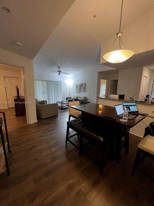 En Venta: $280,000 (2 camas, 2 baños, 1080 Pies cuadrados)