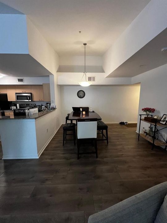 En Venta: $280,000 (2 camas, 2 baños, 1080 Pies cuadrados)