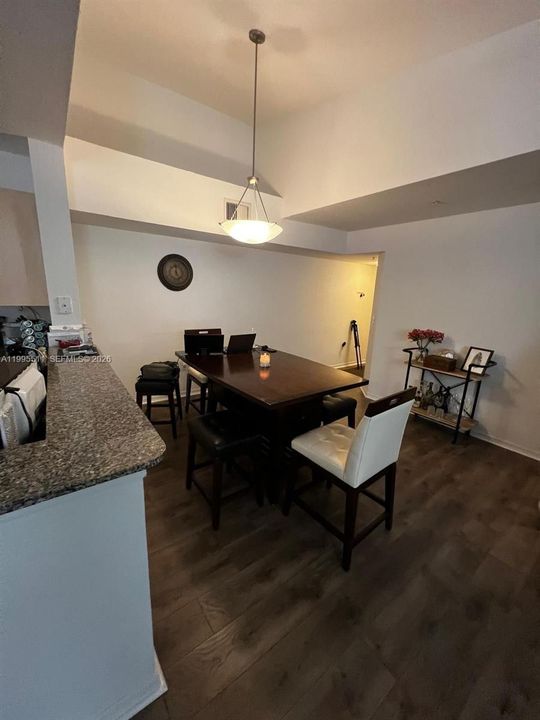 En Venta: $280,000 (2 camas, 2 baños, 1080 Pies cuadrados)