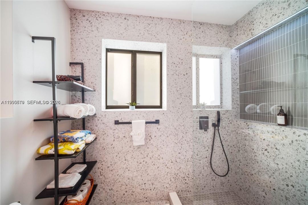 Activo con contrato: $1,900 (2 camas, 1 baños, 729 Pies cuadrados)
