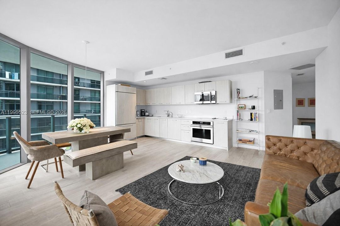 В аренду: $5,800 (2 спален, 2 ванн, 1048 Квадратных фут)