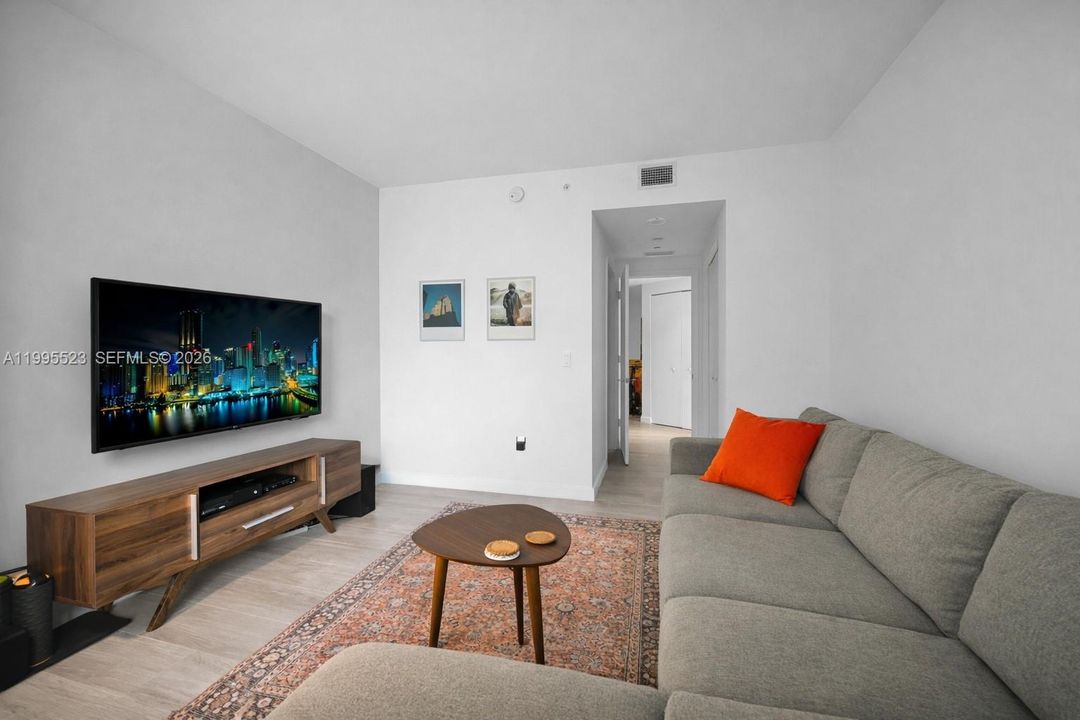 В аренду: $5,800 (2 спален, 2 ванн, 1048 Квадратных фут)