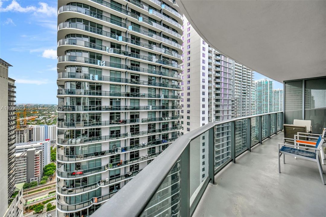 В аренду: $5,800 (2 спален, 2 ванн, 1048 Квадратных фут)