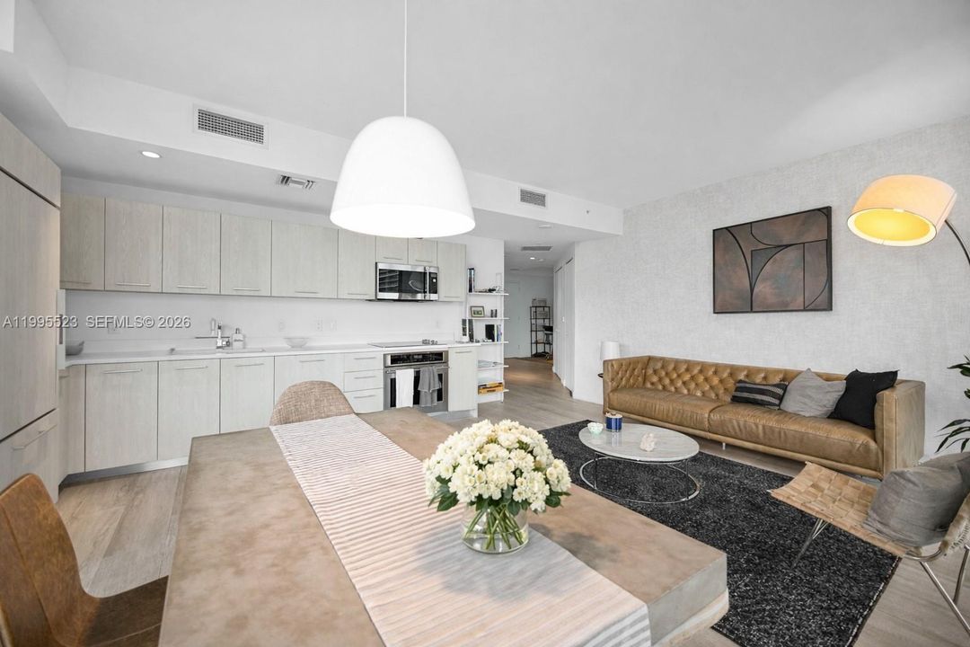 В аренду: $5,800 (2 спален, 2 ванн, 1048 Квадратных фут)