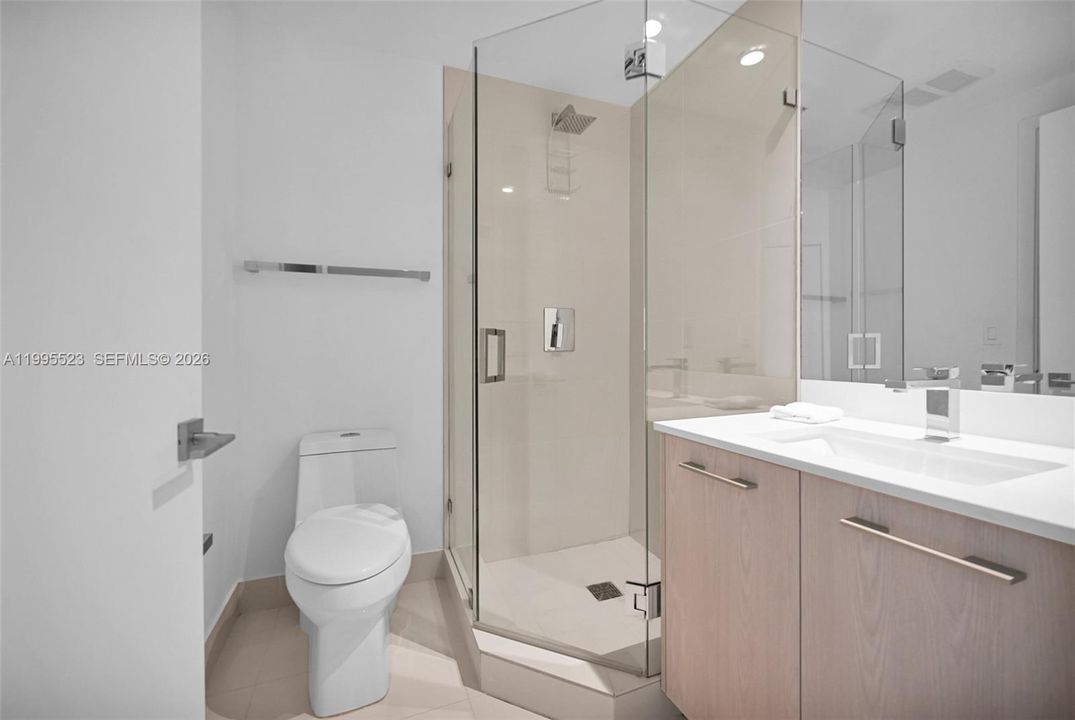 В аренду: $5,800 (2 спален, 2 ванн, 1048 Квадратных фут)