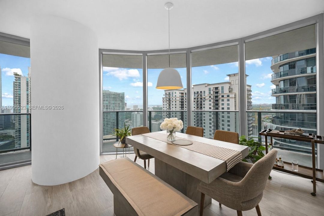 В аренду: $5,800 (2 спален, 2 ванн, 1048 Квадратных фут)