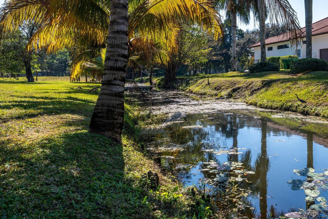 1710 SW 142nd Ave Davie FL-large-064-045