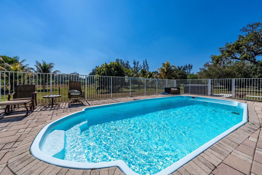 1710 SW 142nd Ave Davie FL-large-002-027