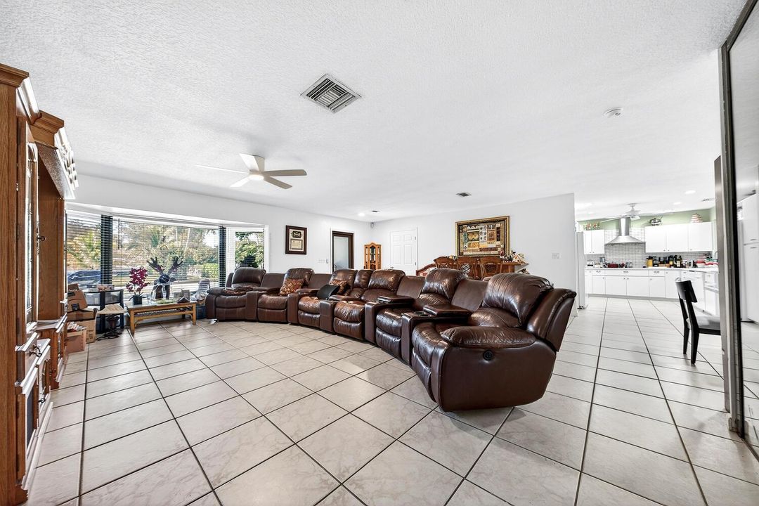 1710 SW 142nd Ave Davie FL-large-006-061