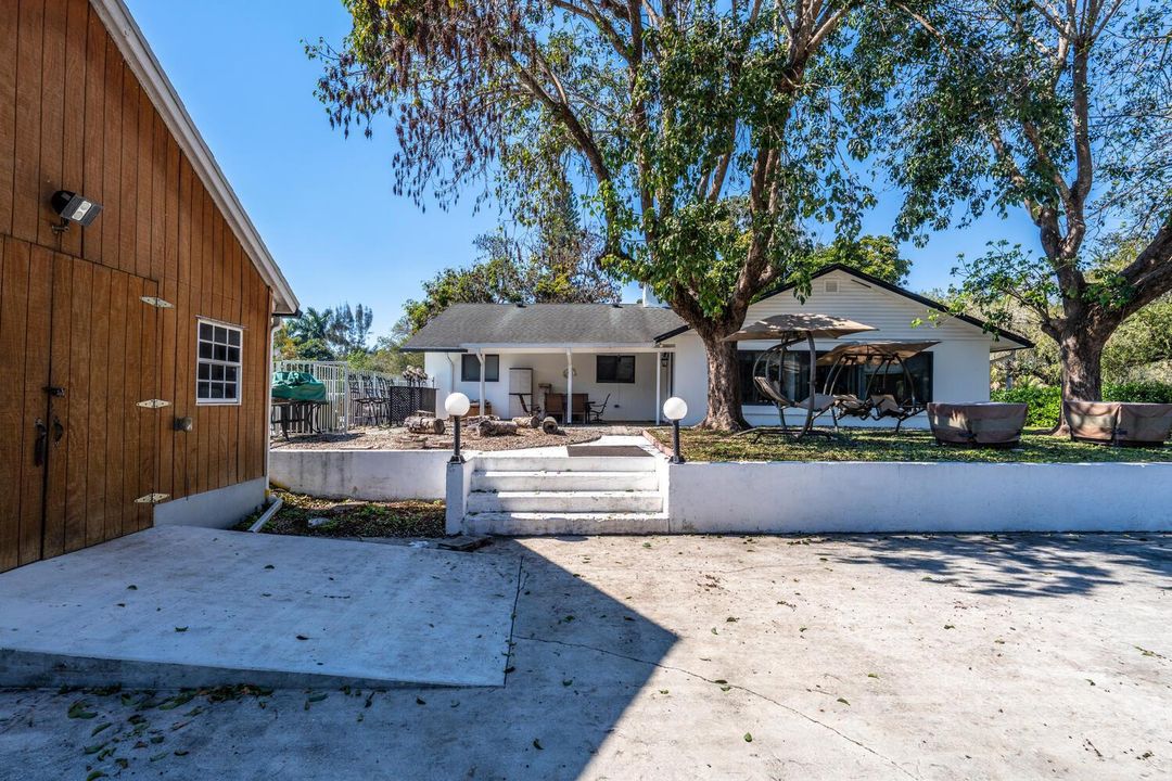 1710 SW 142nd Ave Davie FL-large-053-030