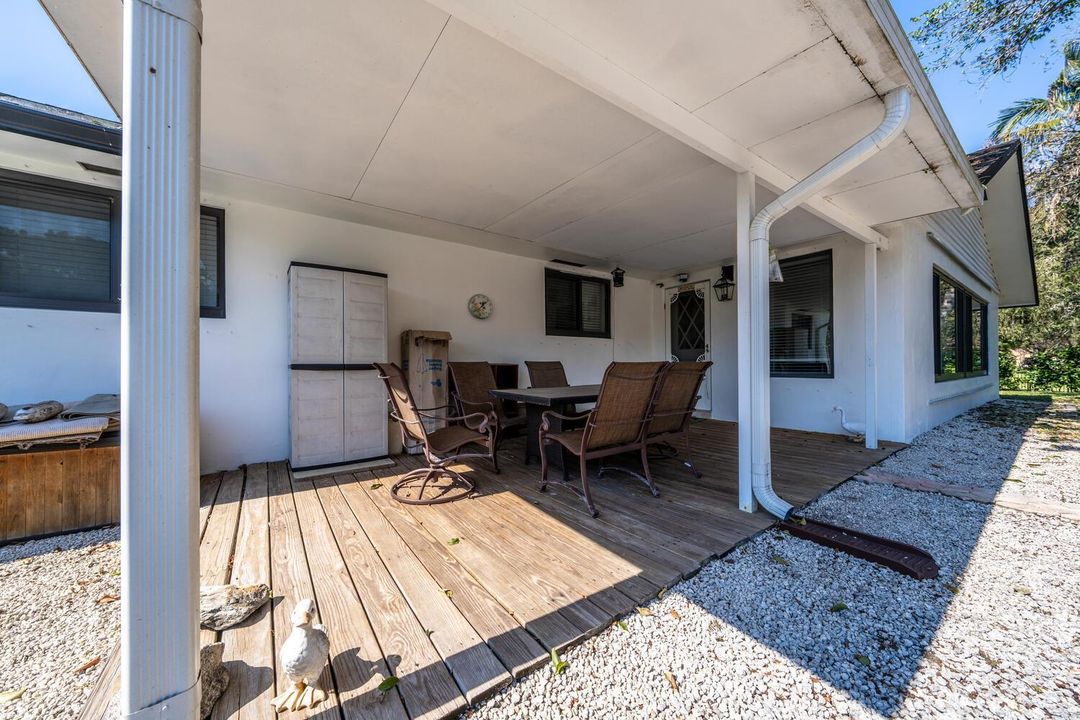 1710 SW 142nd Ave Davie FL-large-048-039