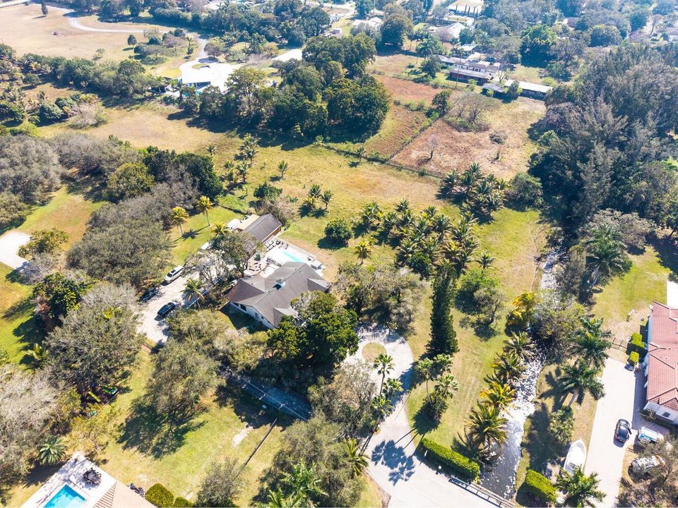 1710 SW 142nd Ave Davie FL-large-059-015