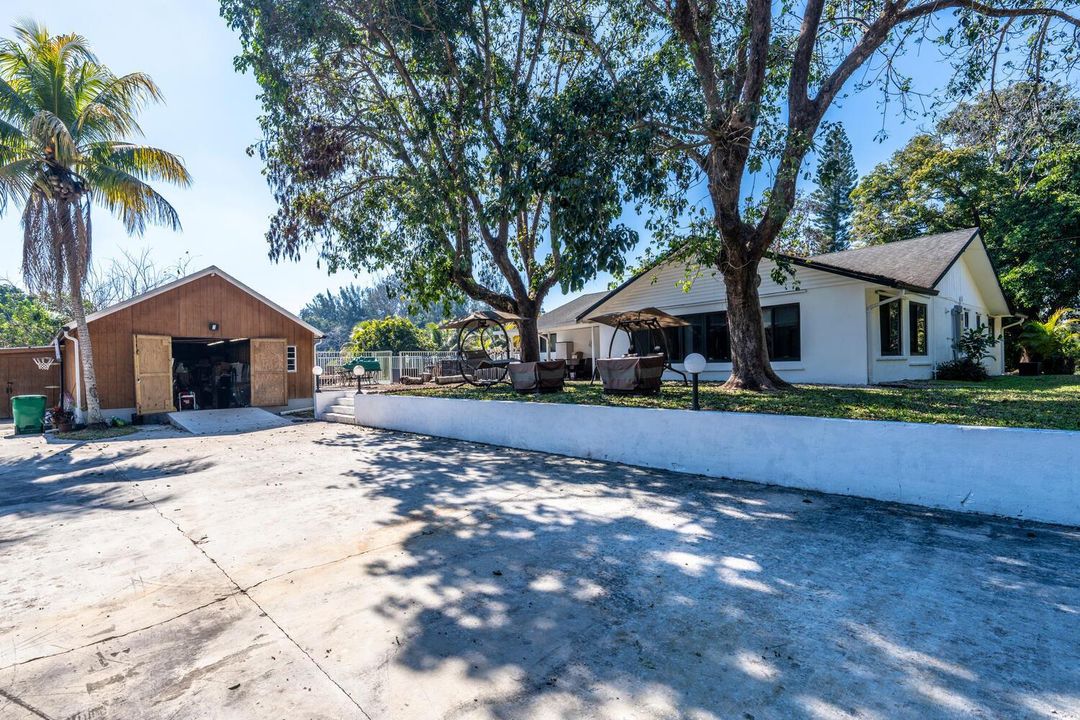 1710 SW 142nd Ave Davie FL-large-054-058