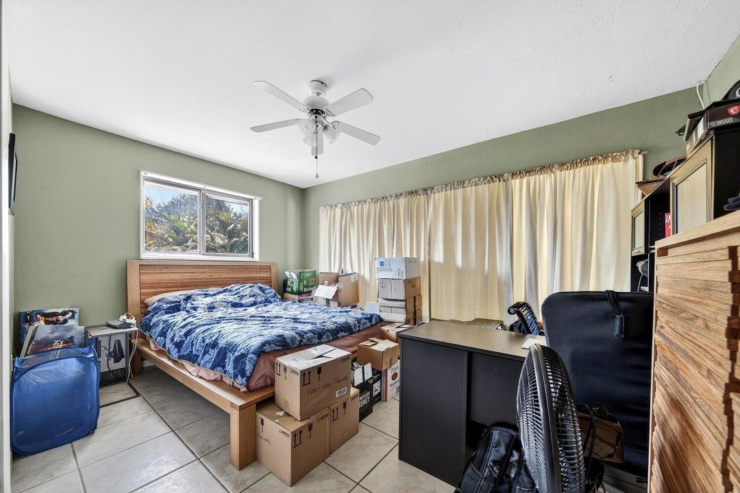 1710 SW 142nd Ave Davie FL-large-023-065