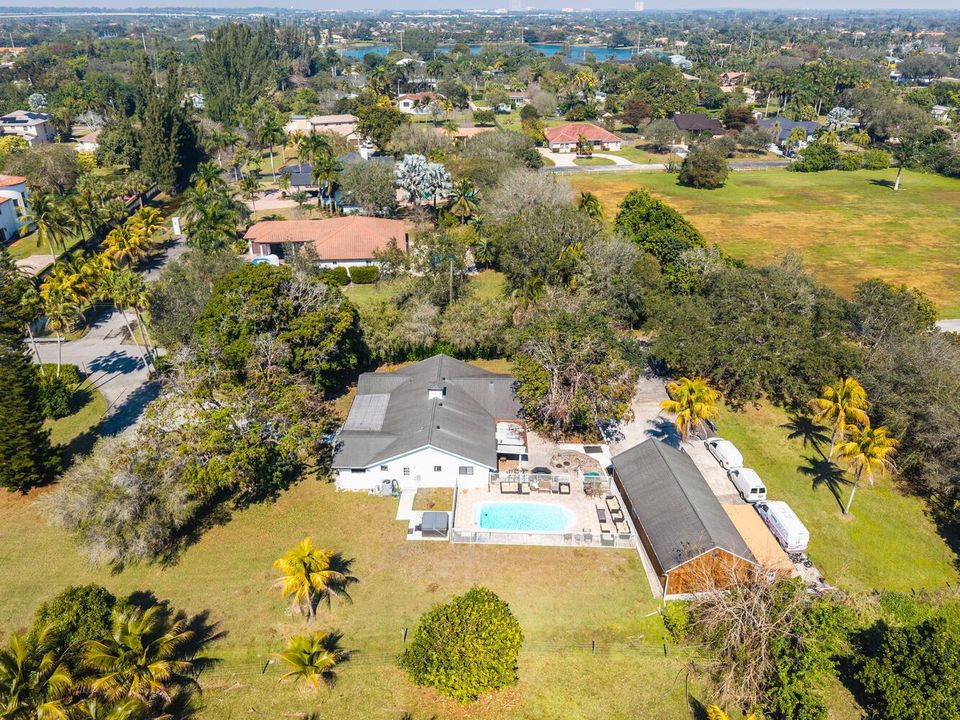 1710 SW 142nd Ave Davie FL-large-068-012