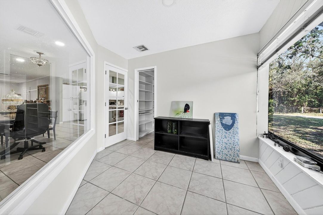 1710 SW 142nd Ave Davie FL-large-025-052