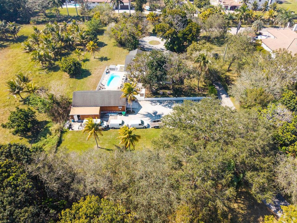 1710 SW 142nd Ave Davie FL-large-067-038