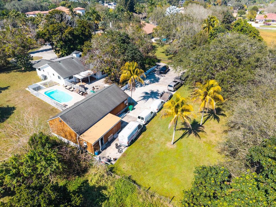 1710 SW 142nd Ave Davie FL-large-056-035