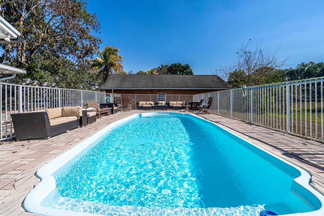 1710 SW 142nd Ave Davie FL-large-060-016