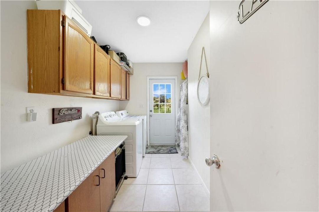 1710 SW 142nd Ave Davie FL-large-036-081