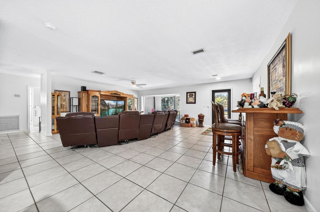 1710 SW 142nd Ave Davie FL-large-013-028