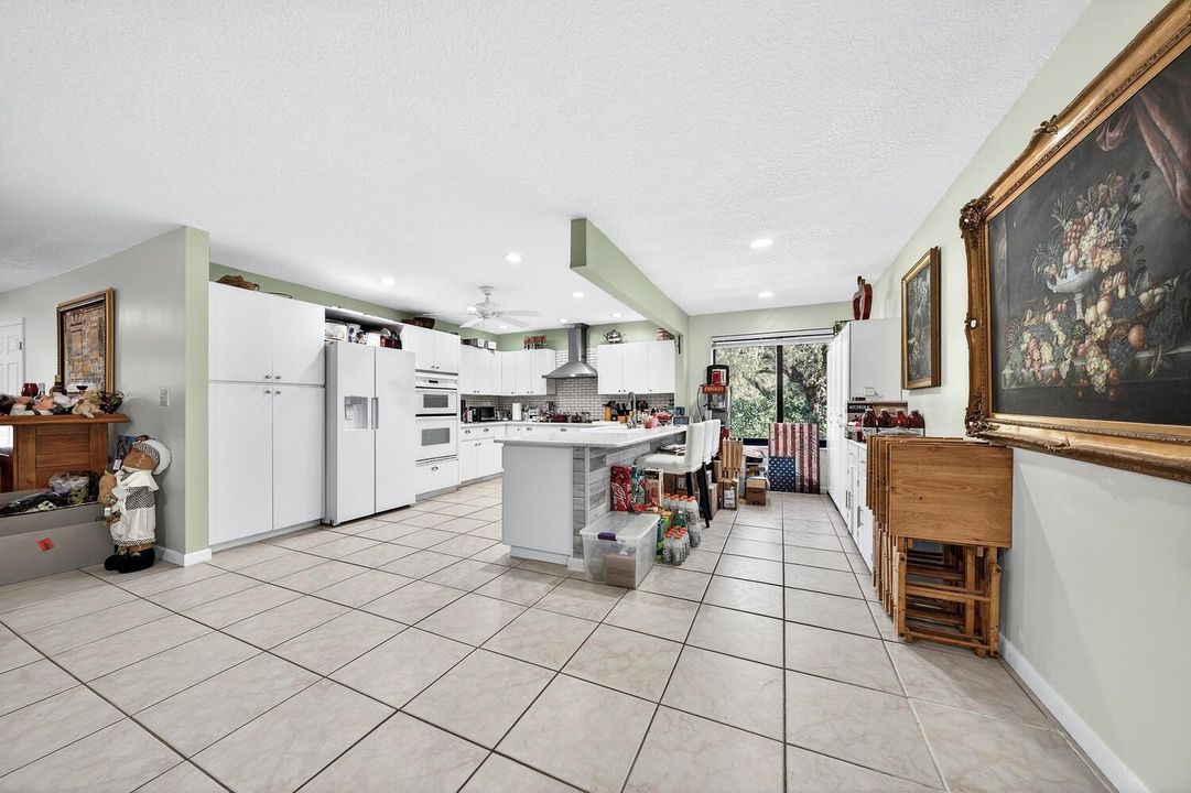1710 SW 142nd Ave Davie FL-large-016-037