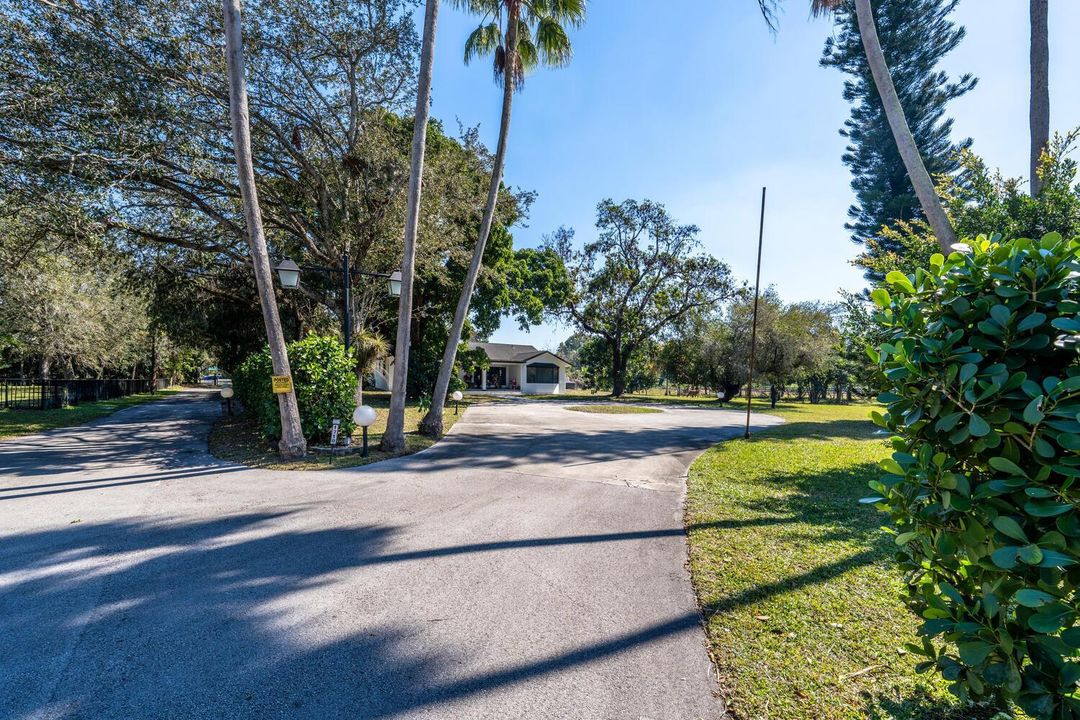 1710 SW 142nd Ave Davie FL-large-070-044