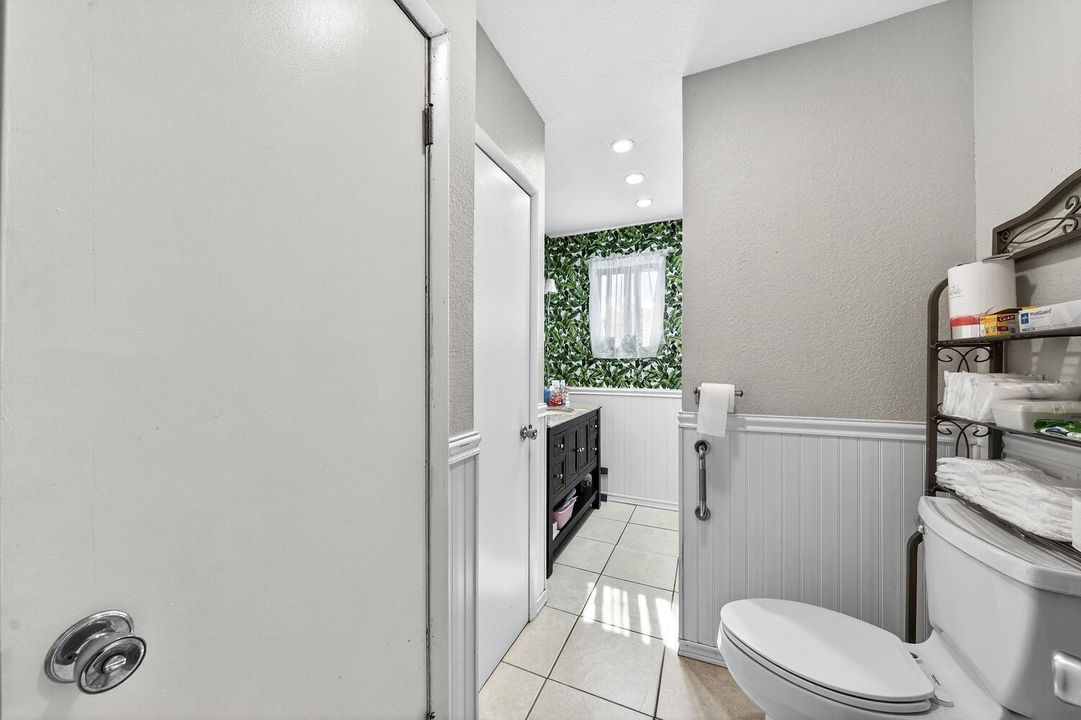 1710 SW 142nd Ave Davie FL-large-032-014