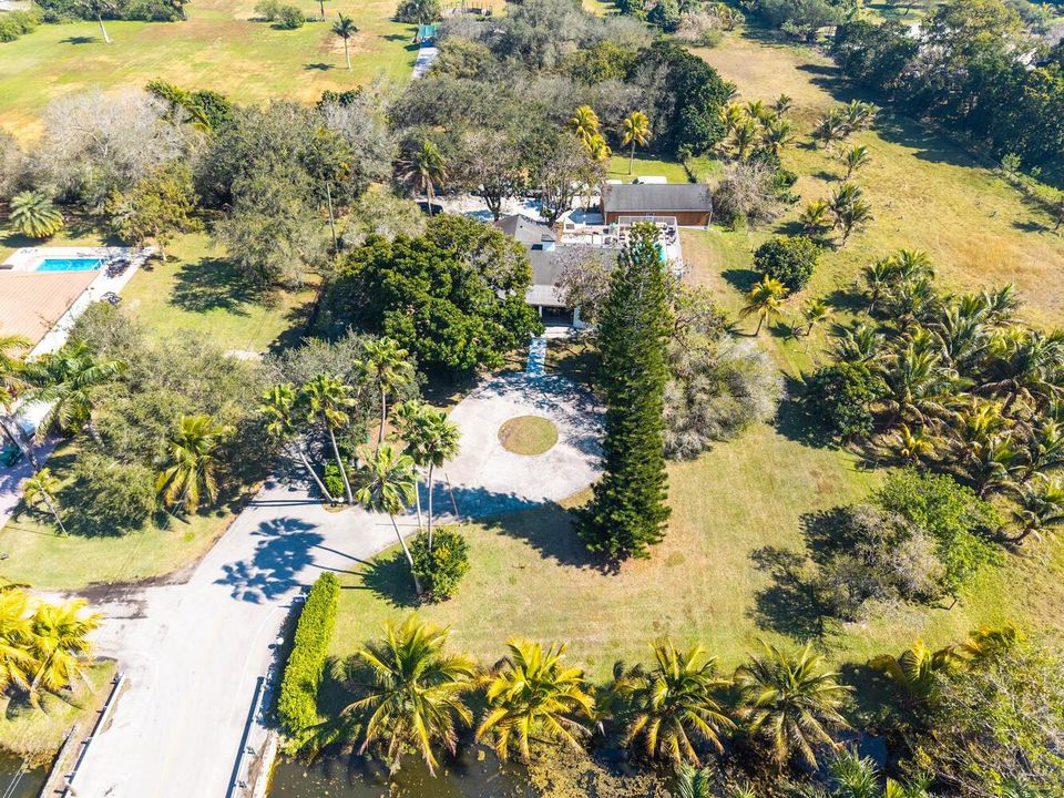 1710 SW 142nd Ave Davie FL-large-066-025
