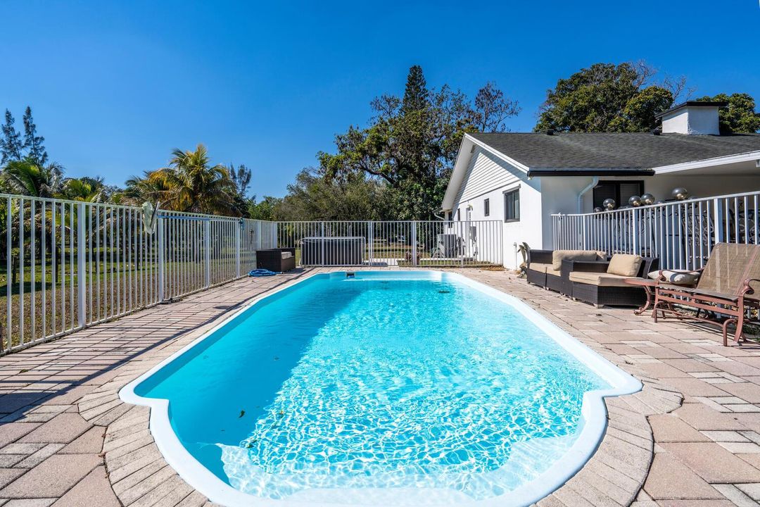 1710 SW 142nd Ave Davie FL-large-062-054