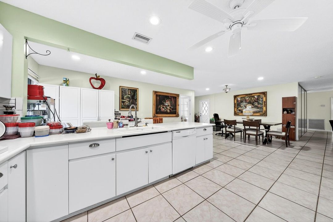 1710 SW 142nd Ave Davie FL-large-022-046