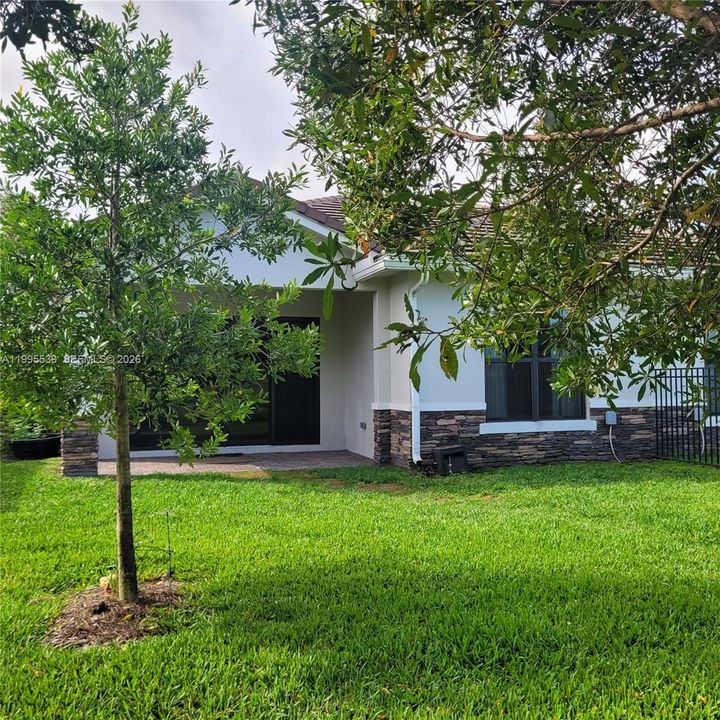 Active With Contract: $3,500 (3 beds, 2 baths, 1854 Square Feet)